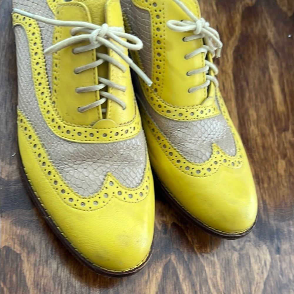 Yellow and Tan Men's Brogue Shoes - Picture 8 of 13